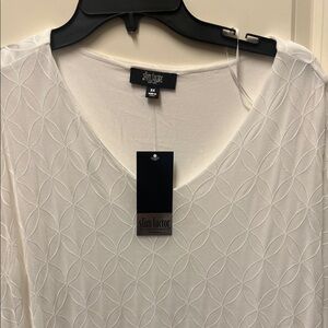 Investments Slim Factor White V-Neck Textured tops